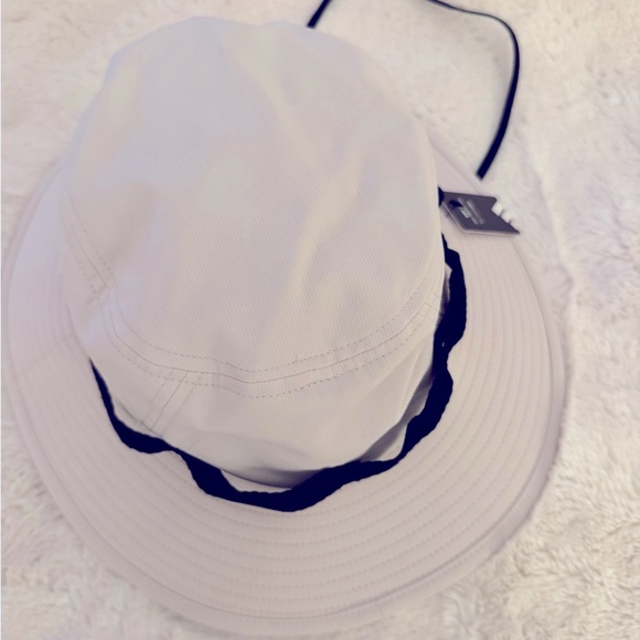 NWT adidas  white Bucket Hat main image 4